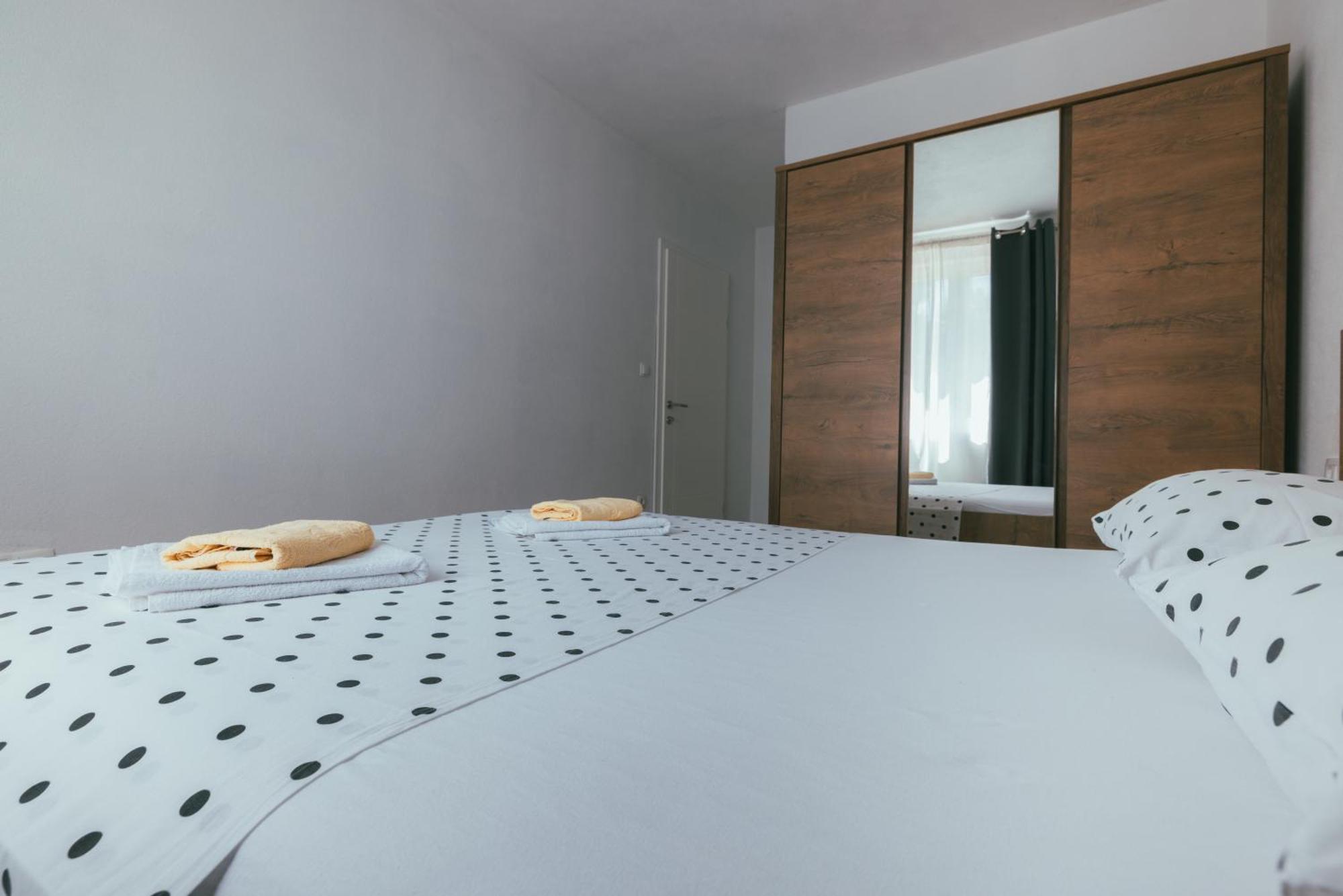 Apartments Marusic Makarska Exterior foto